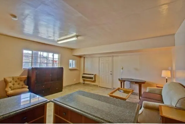 Payless Motel